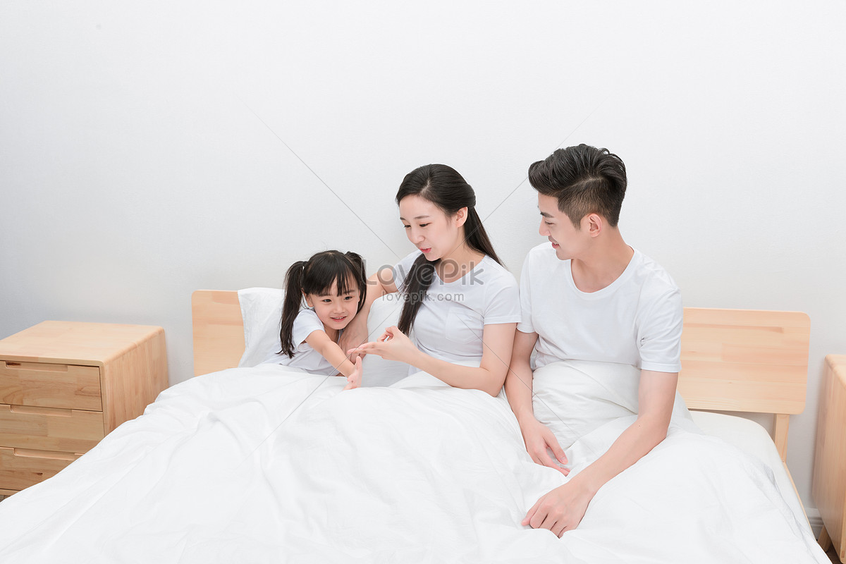 A Happy Family In Bed Picture And HD Photos | Free Download On Lovepik