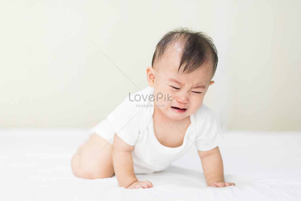 Bức ảnh em bé khóc sẽ khiến bạn bật cười vì sự tốt quá đáng của chúng. Đó là những khoảnh khắc đáng yêu và thật của cuộc sống.