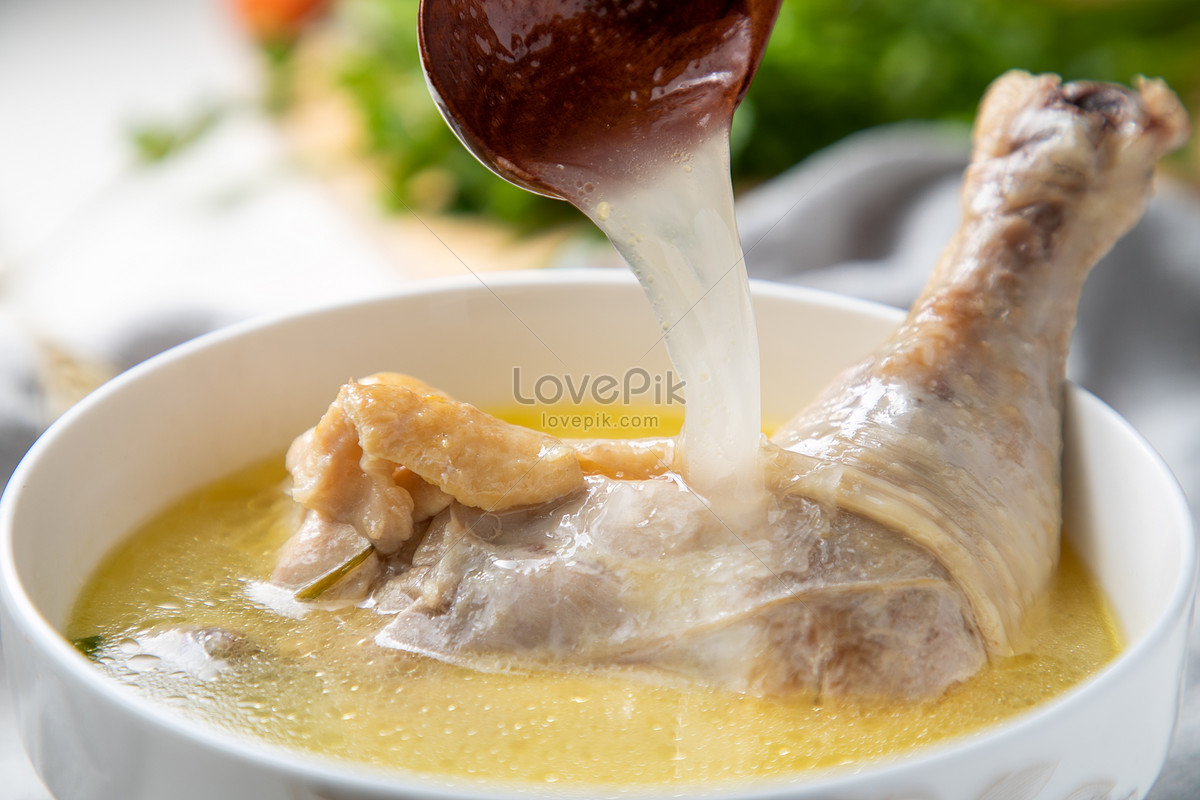 Суп из куриной голени. Суп с куриными ножками. Суп из голени курицы. Суп с голенью курицы. Суп из куриных ножек.