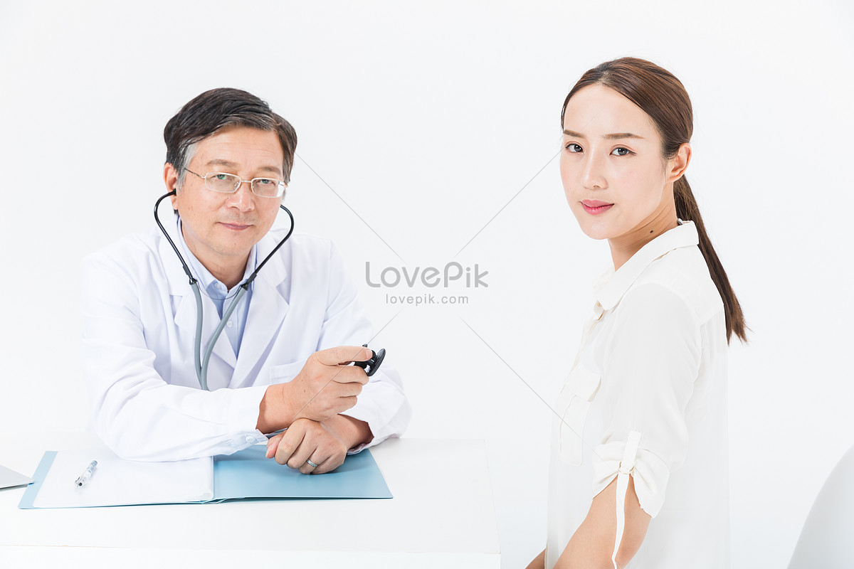 Doctor Explain Patient: Over 1,862 Royalty-Free Licensable Stock  Illustrations & Drawings | Shutterstock