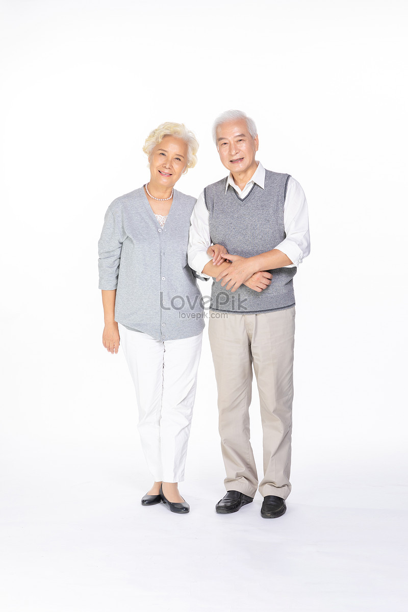 Elderly couple poses happily hugging. Generative AI 30503018 Stock Photo at  Vecteezy