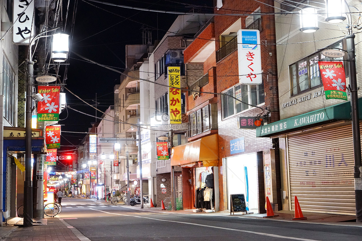 Những bức ảnh đường phố Nhật Bản truyền thống sẽ đưa bạn đến với những ngõ hẻm lộng gió và những chiếc áo kimono dài thướt tha. Những con phố nhỏ xinh, đồng cỏ trải dài và chùm đèn lồng rực rỡ sẽ là điểm nhấn giúp bạn lưu giữ trong lòng những kỷ niệm đáng nhớ.