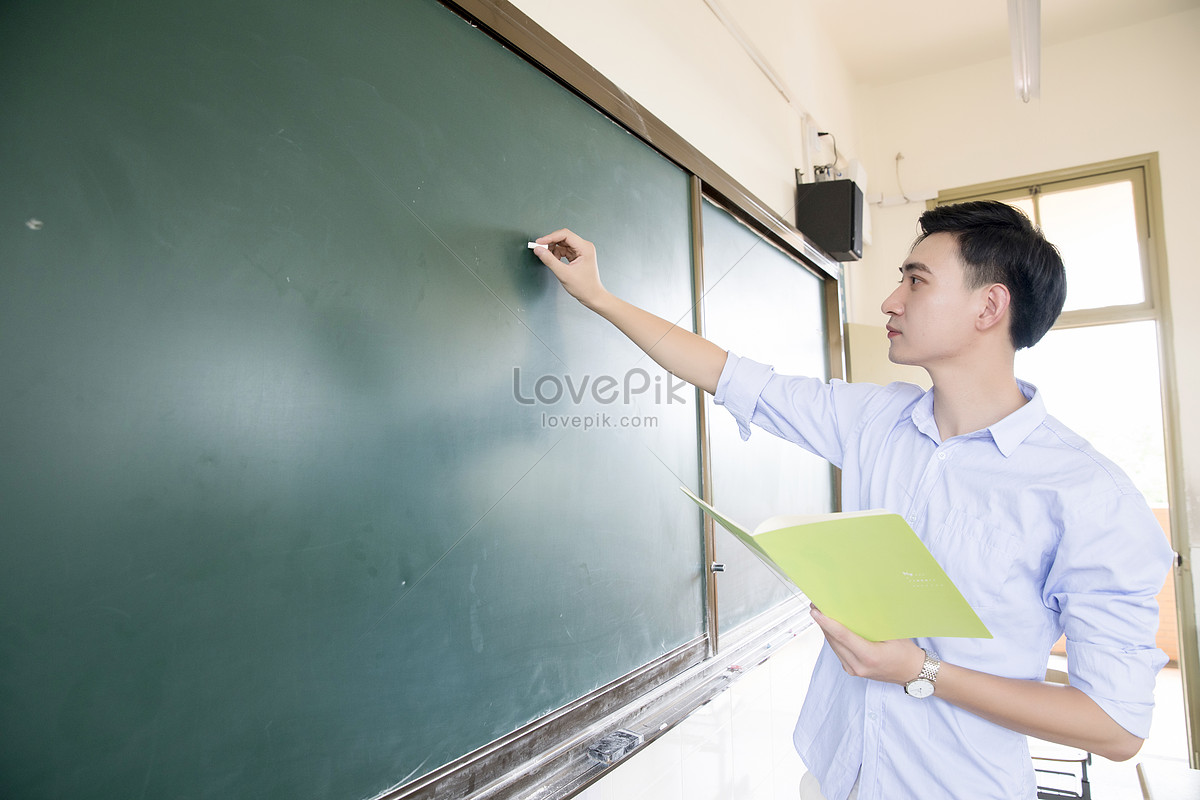 Male Teachers In Class Picture And HD Photos | Free Download On Lovepik