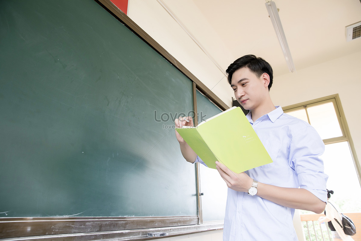 Male Teachers In Class Picture And HD Photos | Free Download On Lovepik