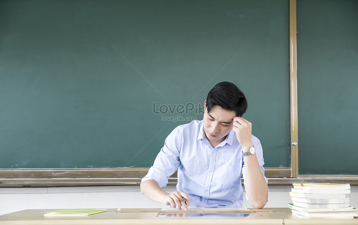 Male Teachers In Class Picture And HD Photos | Free Download On Lovepik