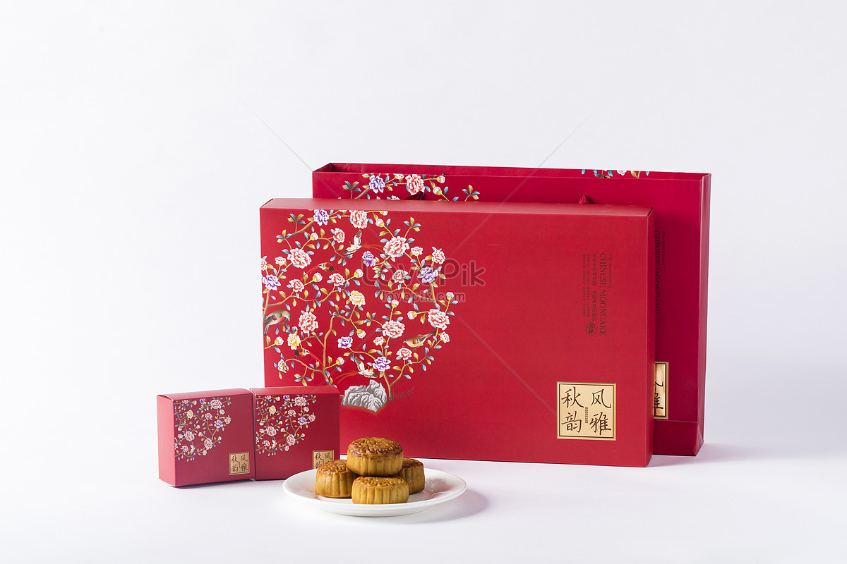 Traditional Asian Chinese Pastries Mooncakes Gift box, Chinese New Year,  Mid-Autumn Day, Mooncake Festival. 亚洲中国传统酥皮糕点月饼点心蛋黄酥 中秋节春节 礼盒