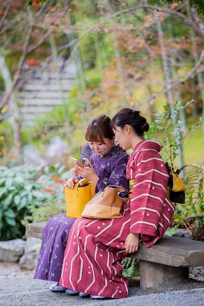 Japanese family portrait wearing kimono hi-res stock photography