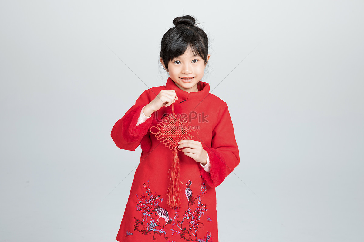 A Girl With A Chinese Knot Picture And HD Photos | Free Download On Lovepik