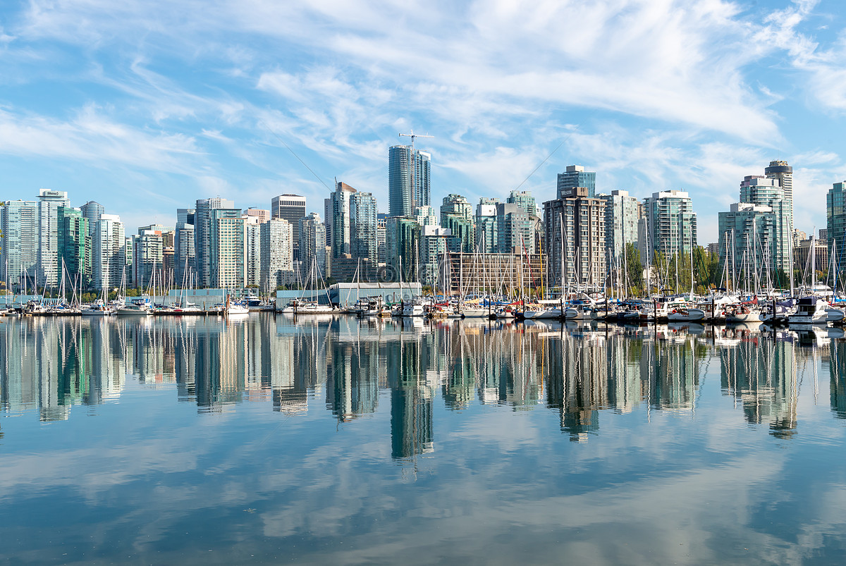 Được biết đến với sự lãng mạn và quyến rũ, hãy xem những hình ảnh của thành phố Vancouver, Canada và khám phá cảm giác đắm mình trong không gian sang trọng và hiện đại.