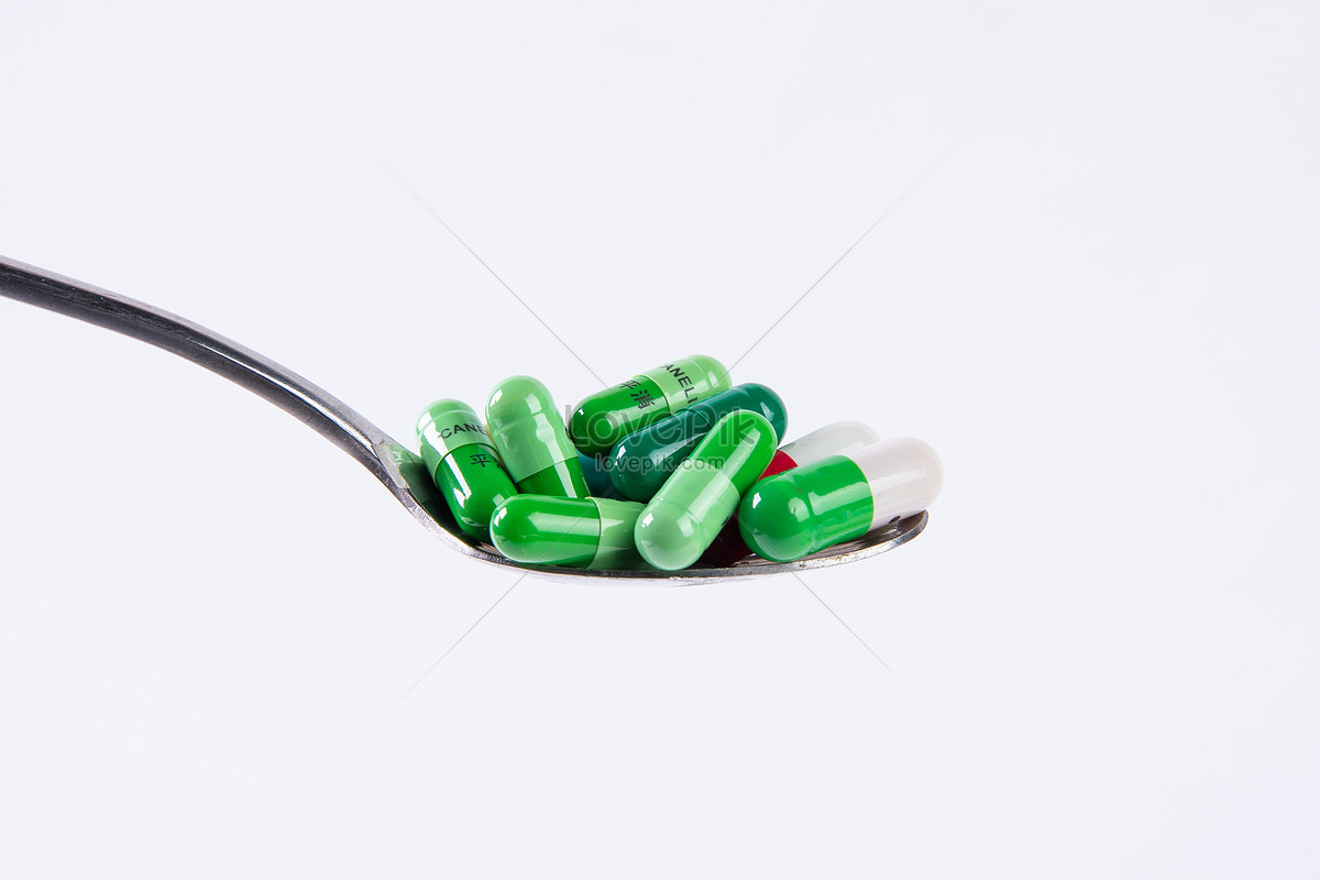 Зеленые антибиотики. Зеленая пилюля. Зеленые таблетки в ложке. Конденсатор таблетка зеленый. Таблетки зеленая нарисованная.