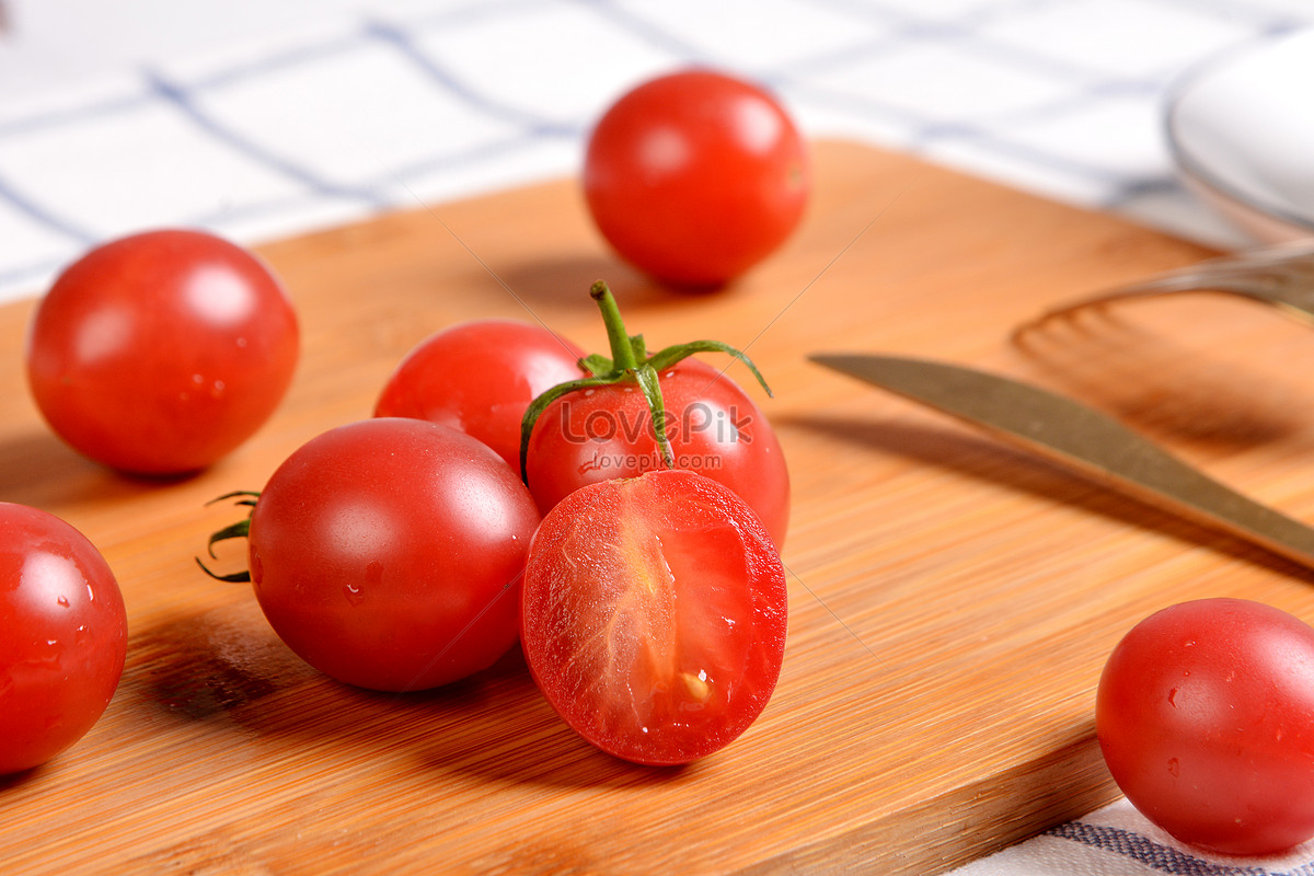 Помидоры мало. Маленькие помидоры. Tomato background. Томат маленькая звезда.