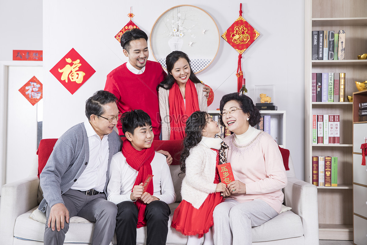 new years return pack for the family, New Year,  Family,  Spring Festival HD Photo