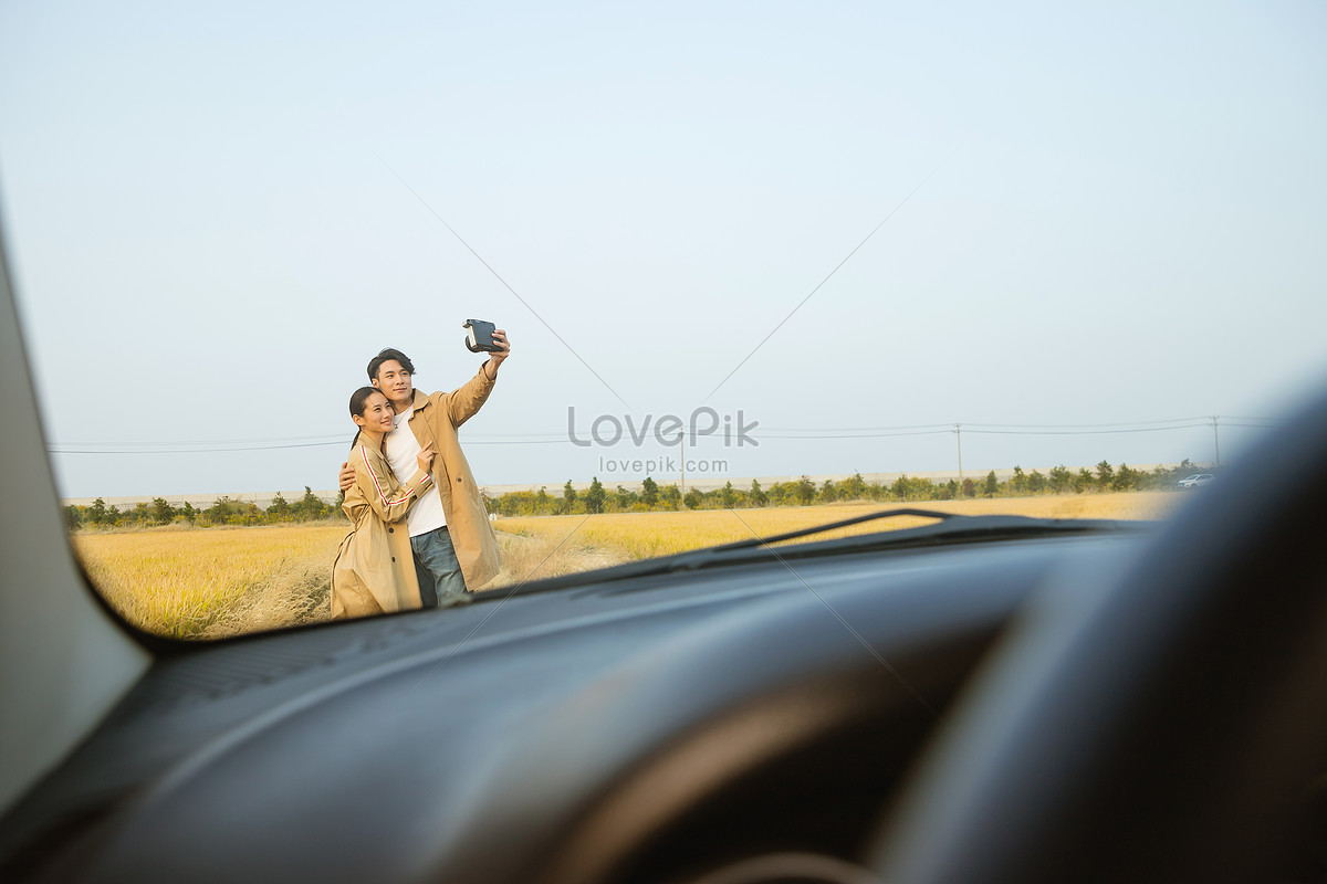 Couple on hood of car Stock Photos - Page 1 : Masterfile