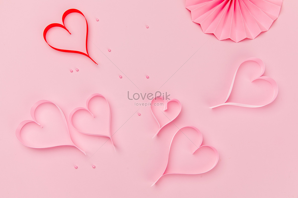 Hãy cùng đón mừng ngày Valentine thật ấm áp và lãng mạn bằng hình trái tim màu hồng dễ thương. Hình ảnh này sẽ đem đến nhiều cảm xúc và tình yêu thương dành cho những người thân yêu của bạn.