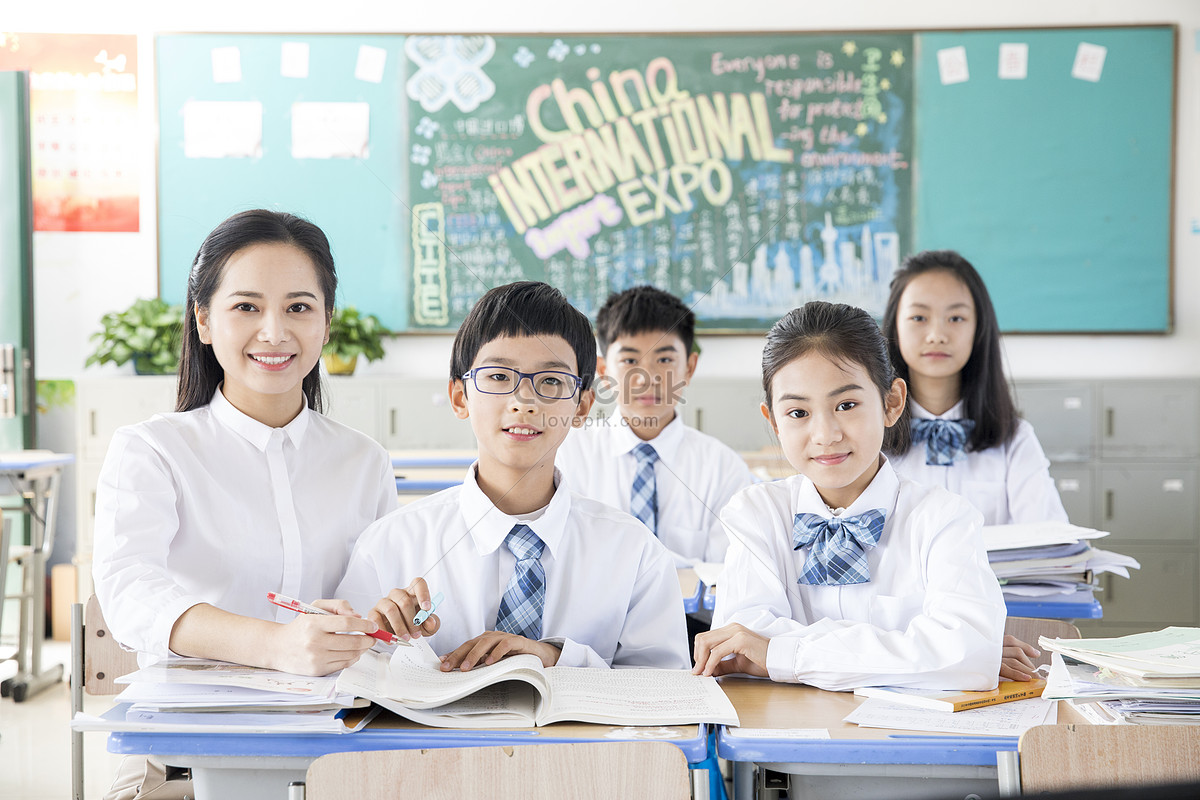 youth education teachers counseling homework, professional team, and homework, china education HD Photo