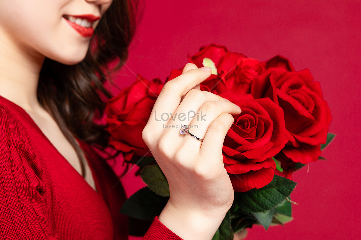 Premium Photo | Female hands with beautiful rings