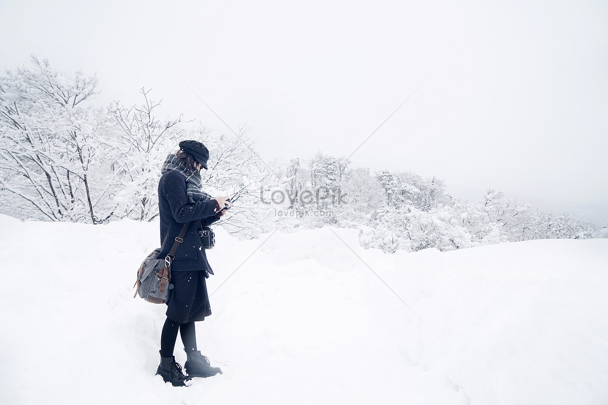 Японская девушка в снегу изображение_Фото номер 501155588_JPG Формат  изображения_ru.lovepik.com