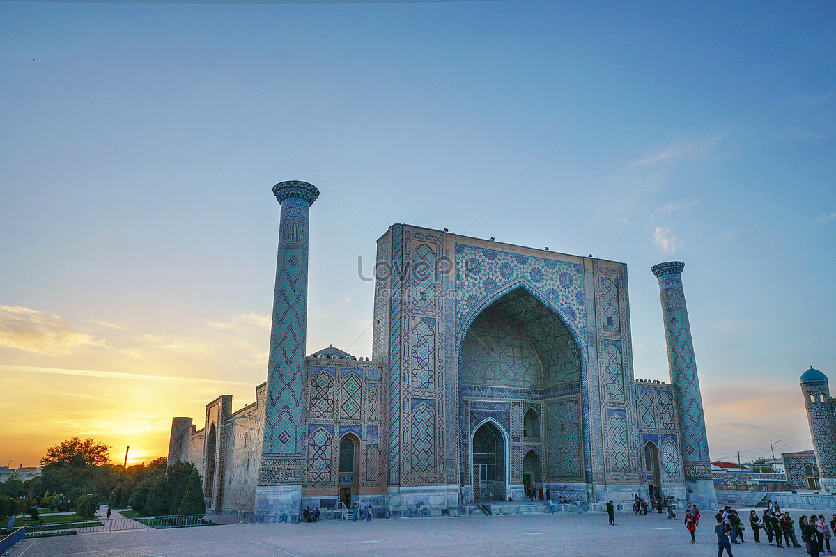 Uzbekistan states. Габриэль Эль-Регистан. Дахбед Самарканд. Туляган Самарканд. Площадь Регистан зимой.