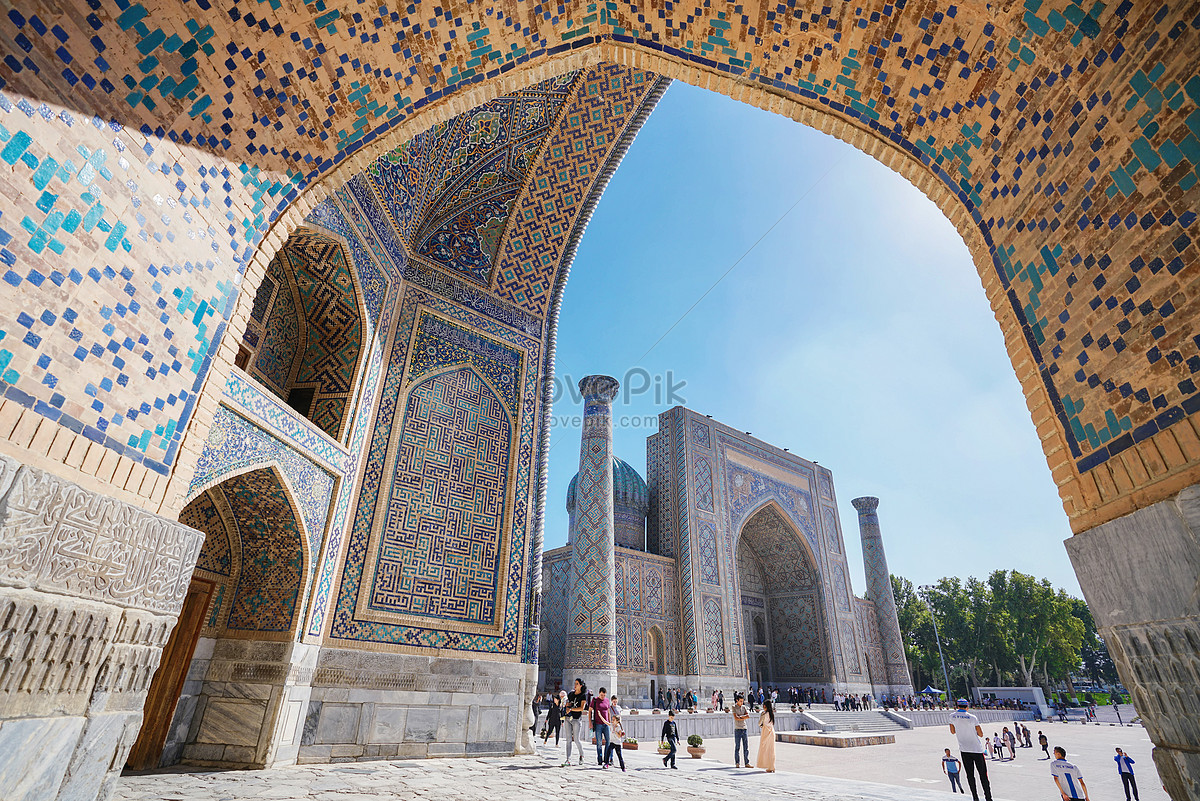 Uzbekistan states. Площадь Регистан. Арка Самарканд. Узбекистан мозаика памятники архитектуры минареты. Золотая мечеть в Самарканде.