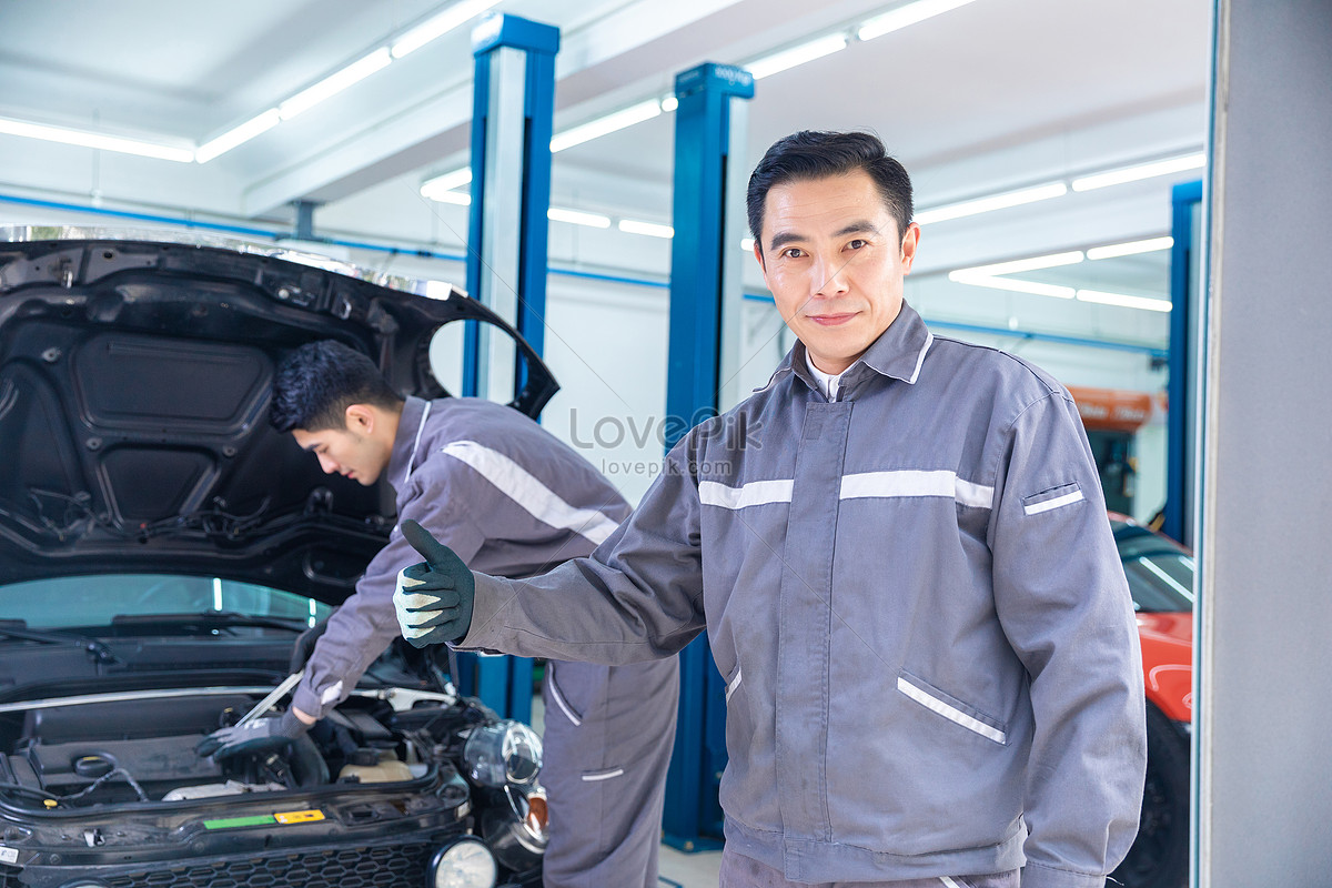 Xưởng sửa chữa ô tô của chúng tôi không chỉ là nơi để sửa chữa chiếc xe của bạn, mà còn là nơi để tìm kiếm sự an tâm và tin tưởng. Với đội ngũ kỹ thuật viên chuyên nghiệp và trang thiết bị hiện đại, chúng tôi sẽ giúp bạn giải quyết mọi vấn đề về xe của mình.