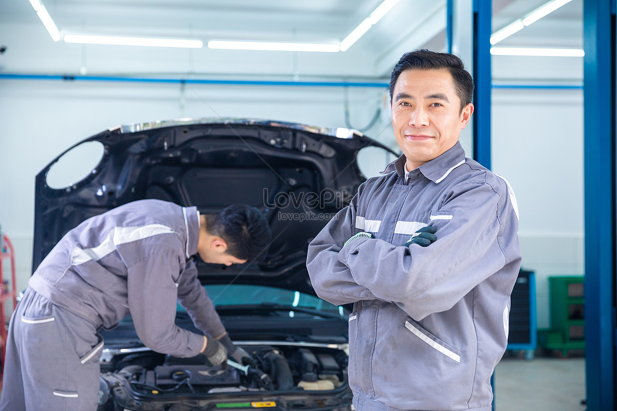 Xưởng sửa chữa ô tô của chúng tôi được trang bị đầy đủ trang thiết bị và được quản lý chuyên nghiệp. Với một đội ngũ thợ sửa chữa có tay nghề cao, chúng tôi sẽ giúp bạn khắc phục mọi sự cố trên xe của mình một cách nhanh chóng và chính xác.