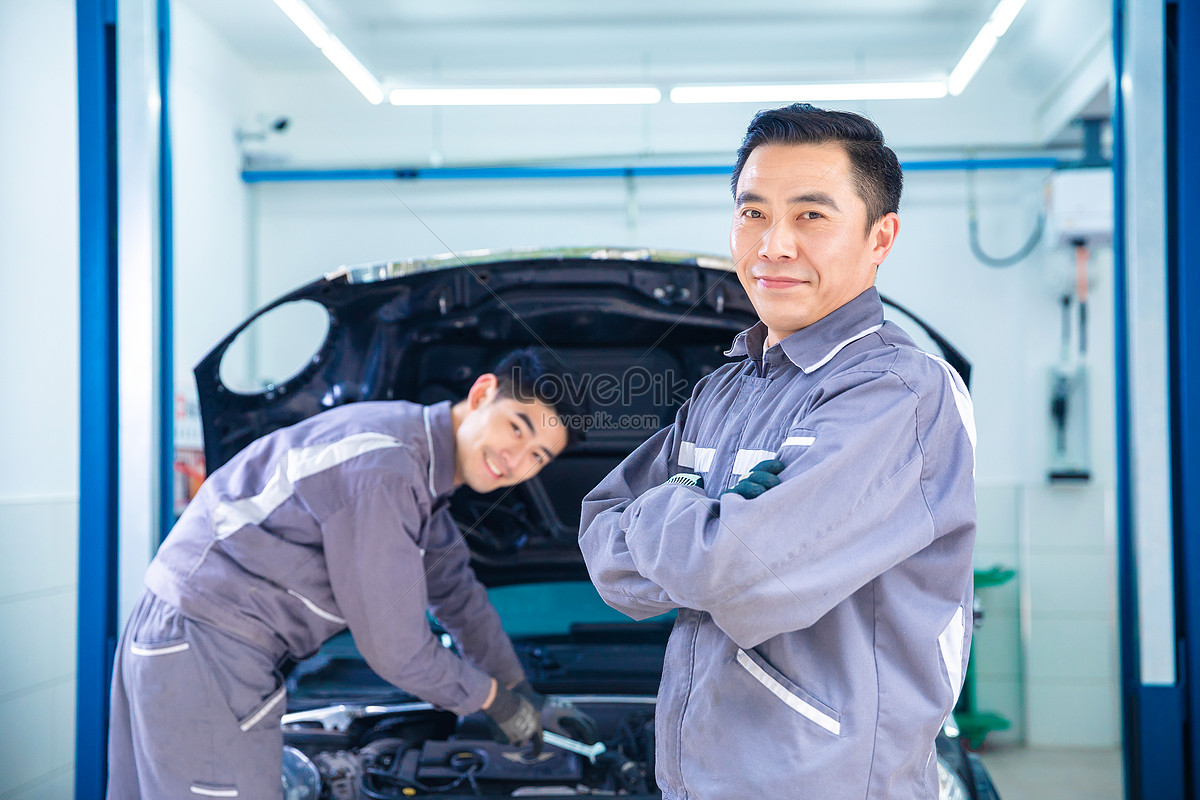Sửa chữa ô tô là công việc cần kỹ năng và kinh nghiệm chuyên môn. Với đội ngũ kỹ thuật viên giàu kinh nghiệm của chúng tôi, bạn sẽ được hưởng dịch vụ sửa chữa xe tốt nhất với giá cả phải chăng.