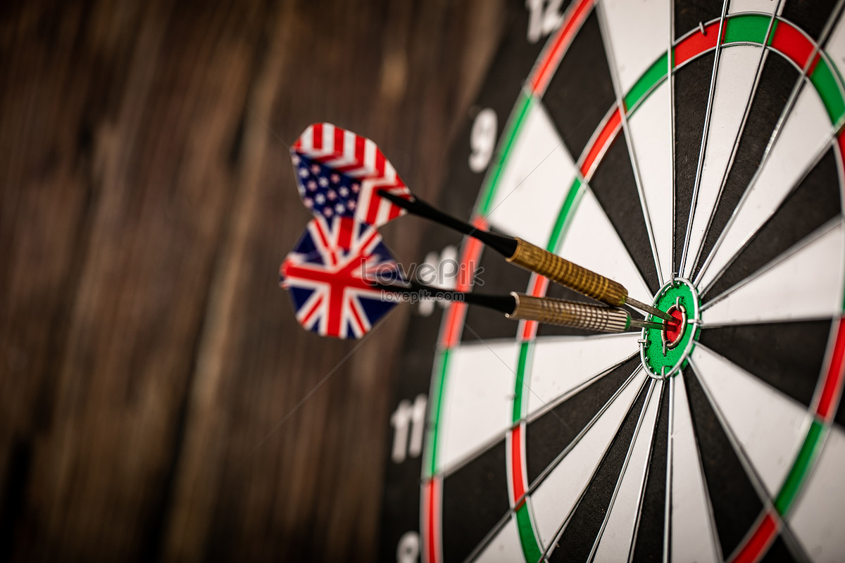 The Darts Target Hit The Background Download Free, Banner Background Image  on Lovepik