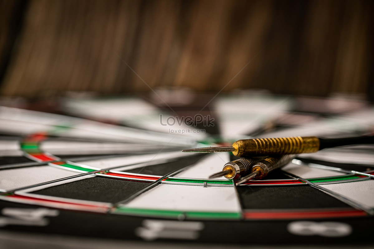 The Darts Target Hit The Background Download Free, Banner Background Image  on Lovepik