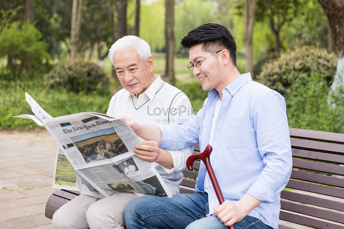 My father reads the newspaper