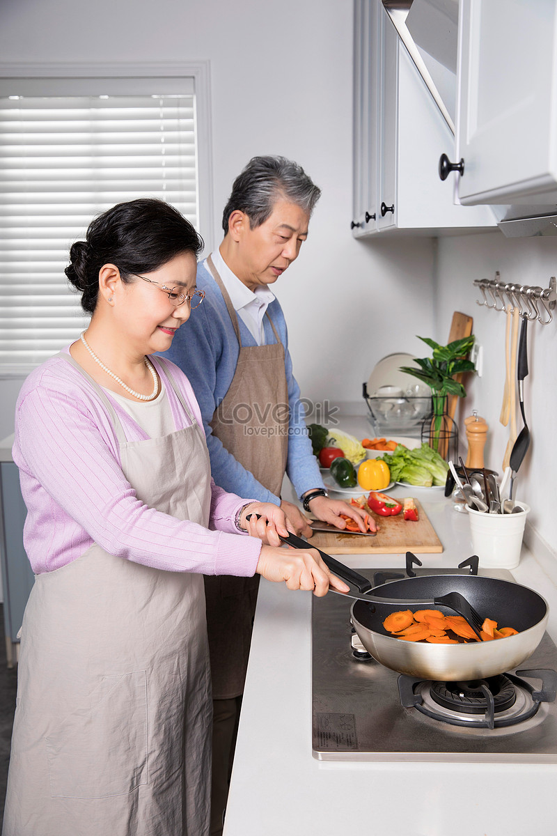 Grandpa And Grandma Stir Fry And Cook Picture And Hd Photos Free Download On Lovepik