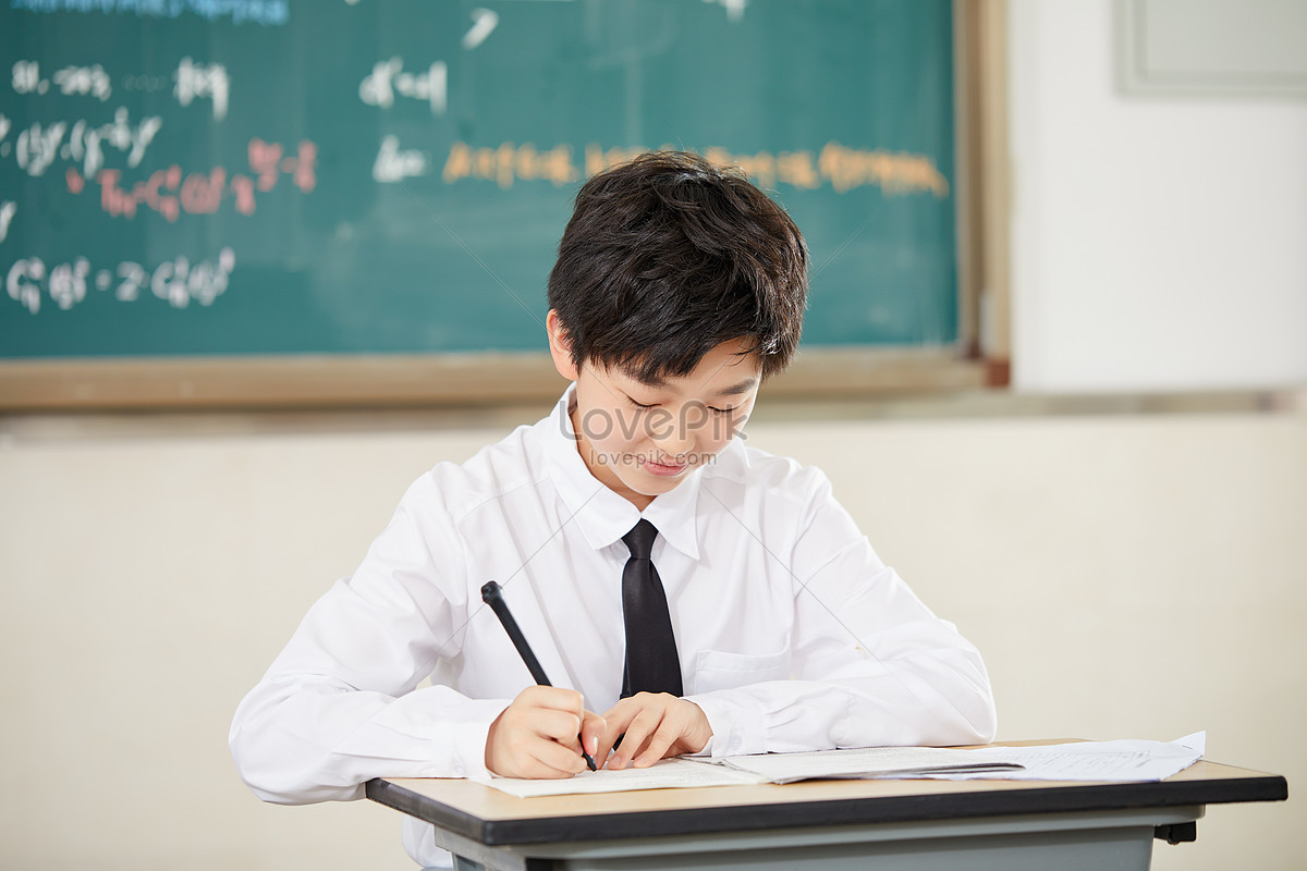 The pupils are writing a dictation