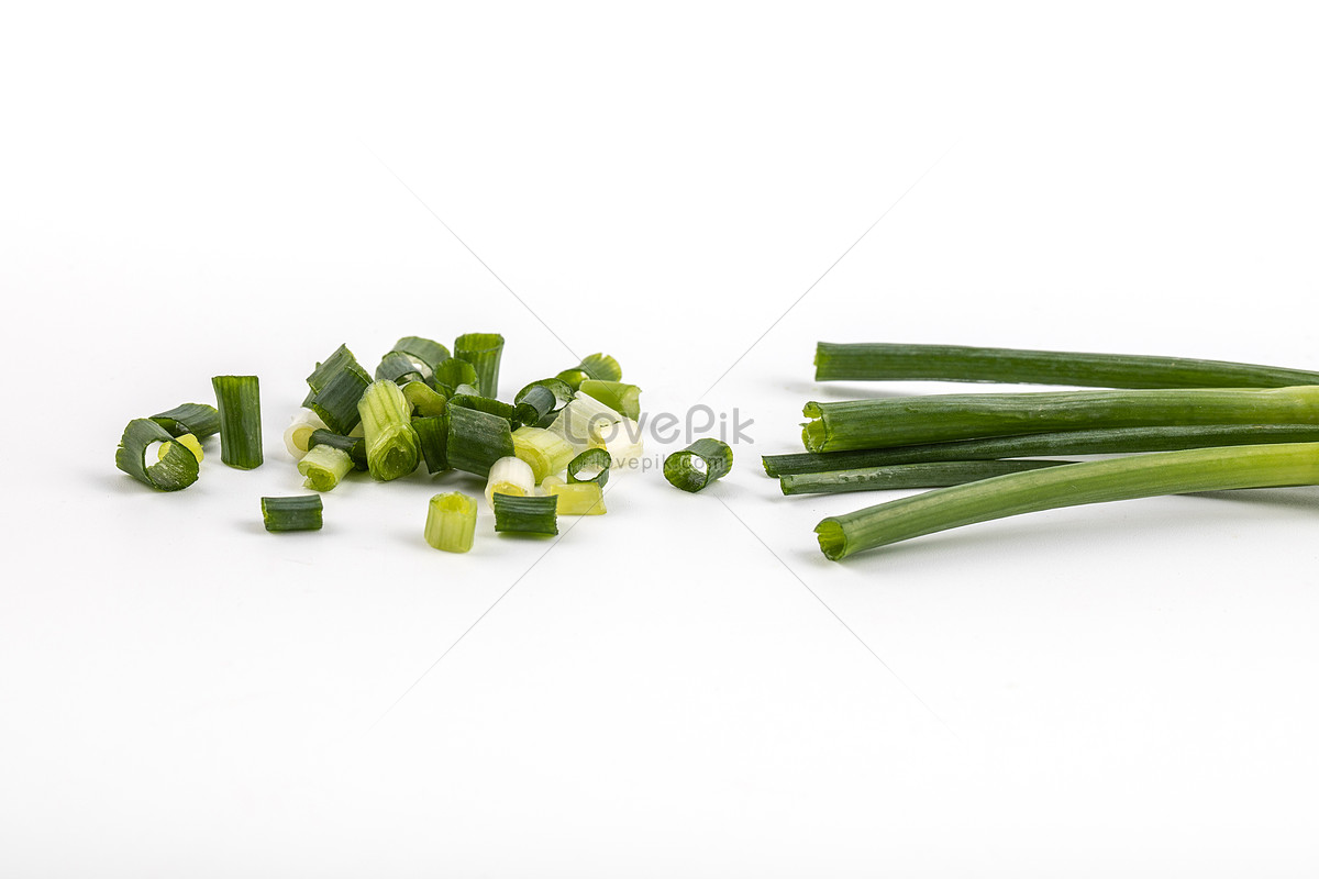 Shallots or Red Onion in a white bowl 18774501 Stock Photo at Vecteezy