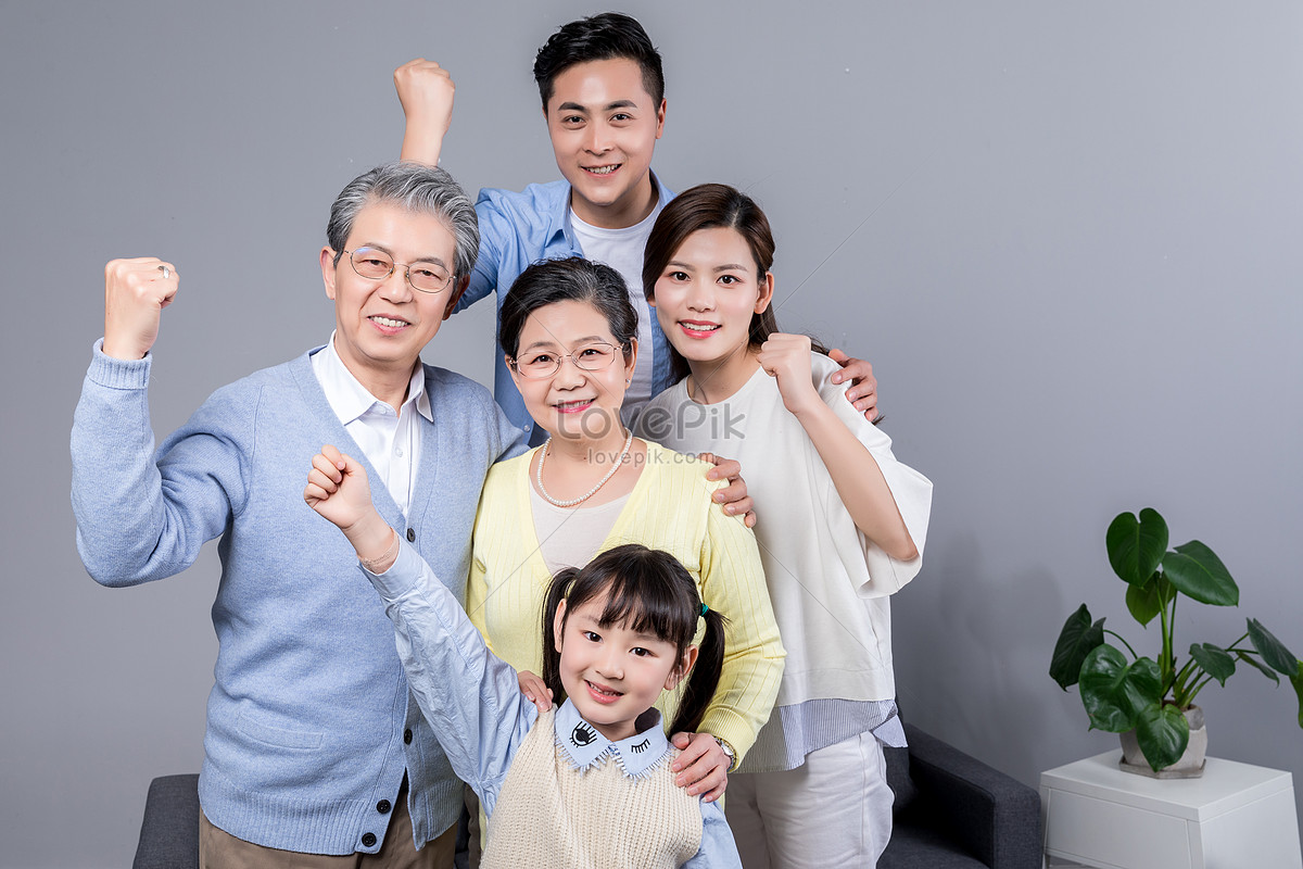 快乐的三代同堂家庭-蓝牛仔影像-中国原创广告影像素材