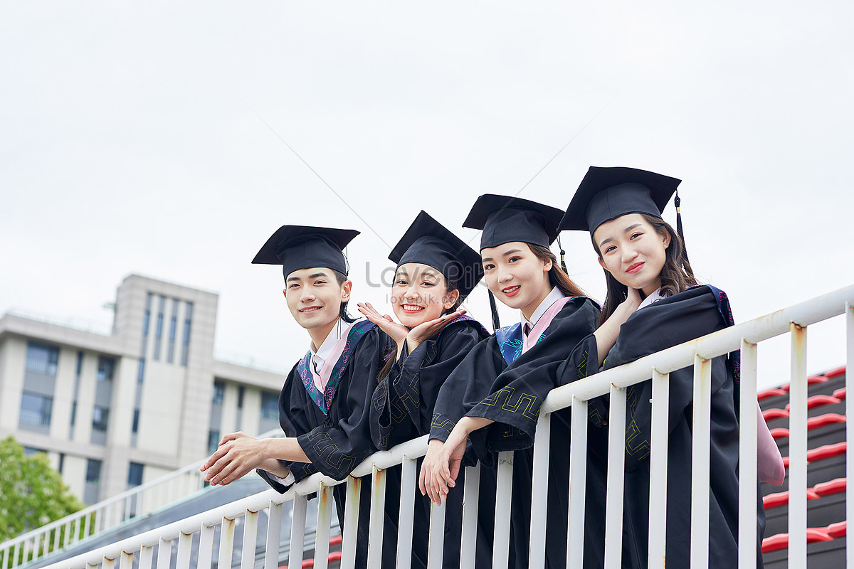 I am graduated from university. Выпускники Уханьского университета. Graduation photo. Prestige University Graduate girls. Graduating University GRWM VLOG.