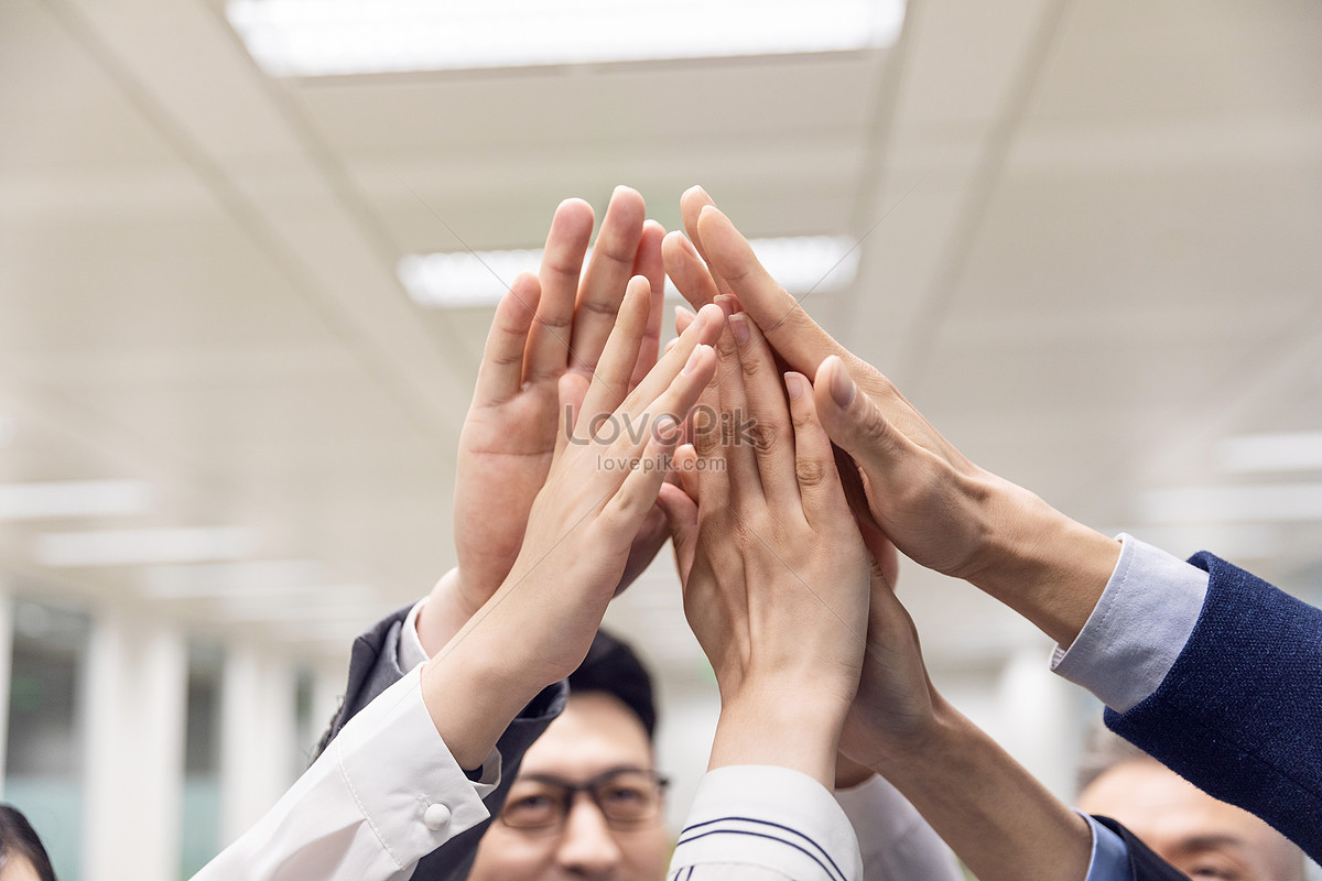 High Five Cooperative Men And Women Illustration Clapping PNG