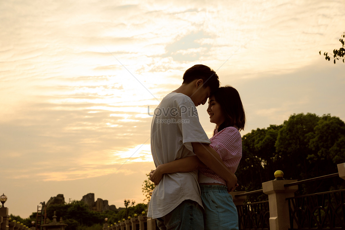 Couple In The Sunset Picture And HD Photos | Free Download On Lovepik