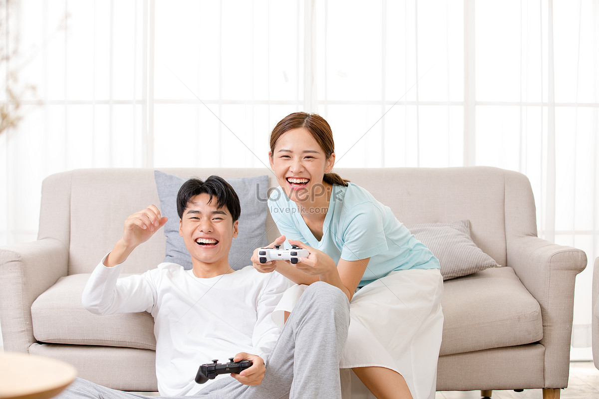 Couple Playing Games Together In The Living Room At Home Picture And HD  Photos | Free Download On Lovepik