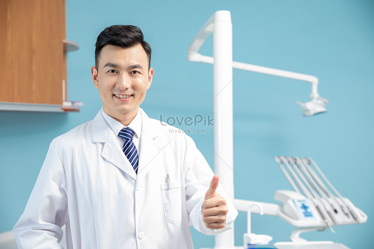 Dental Clinic Male Doctor Picture And HD Photos | Free Download On Lovepik