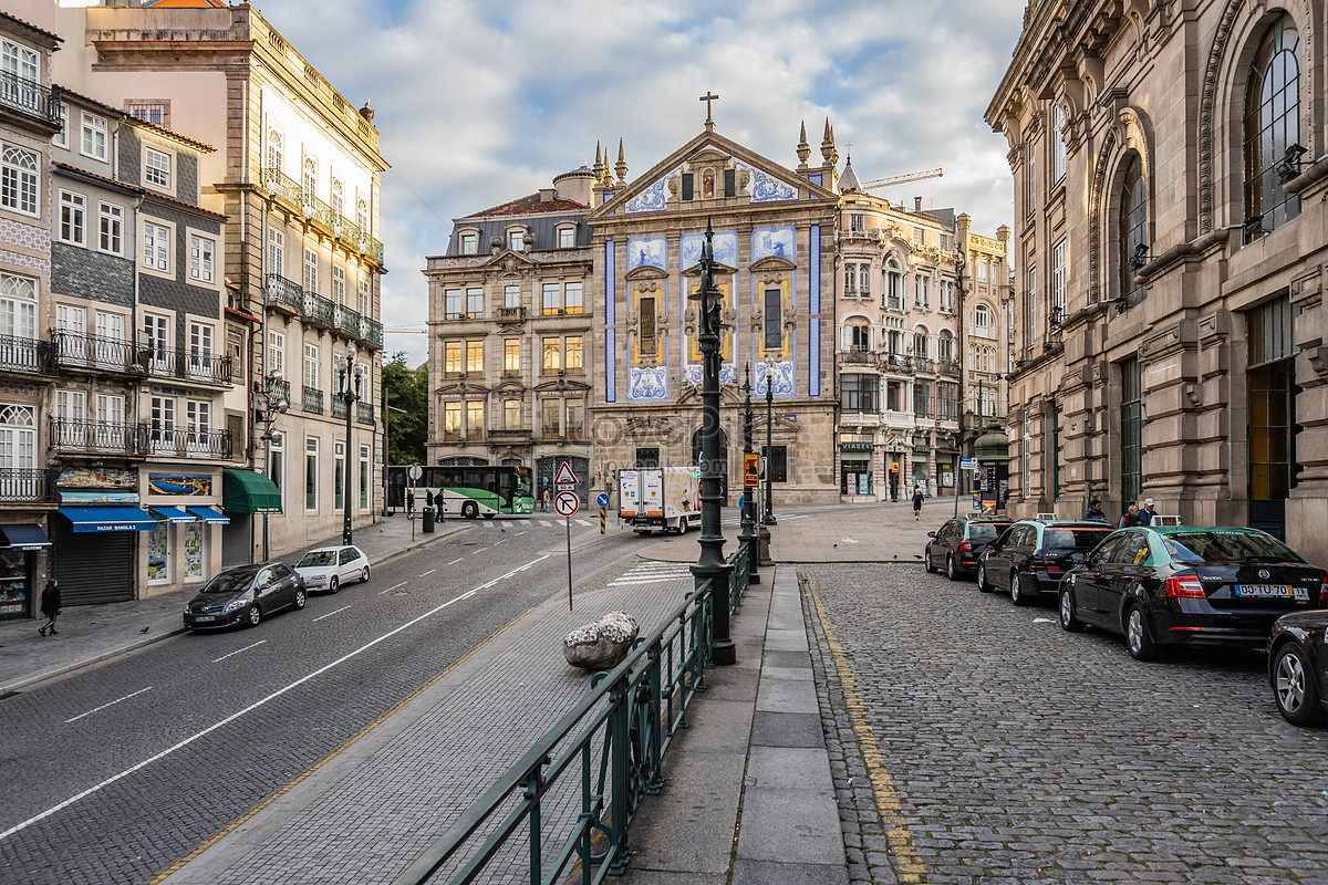 Những kiến trúc đẹp mắt của thành phố châu Âu sẽ khiến bạn say đắm và mê hoặc. Hãy trải nghiệm những tòa nhà cổ kính và lối kiến trúc tinh tế của những thành phố này.