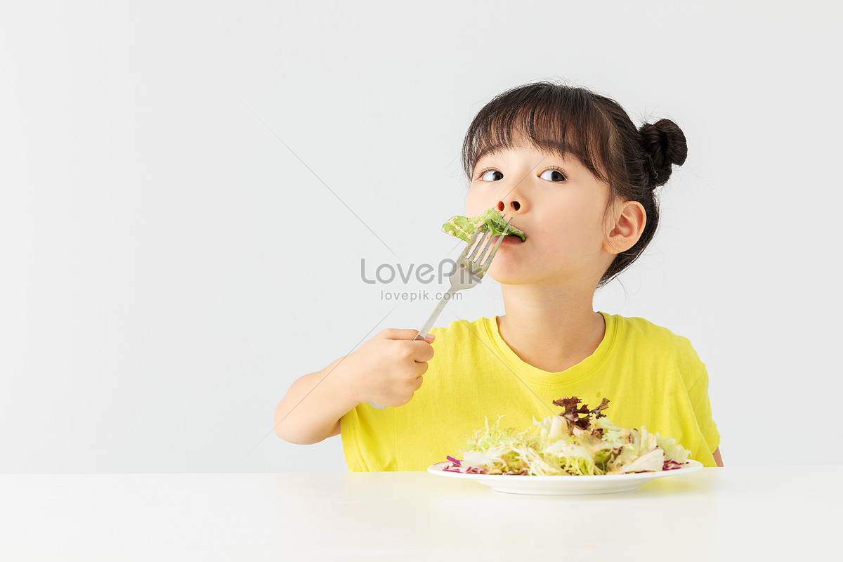 Girl Having Fun Eating Vegetable Salad Picture And HD Photos | Free ...