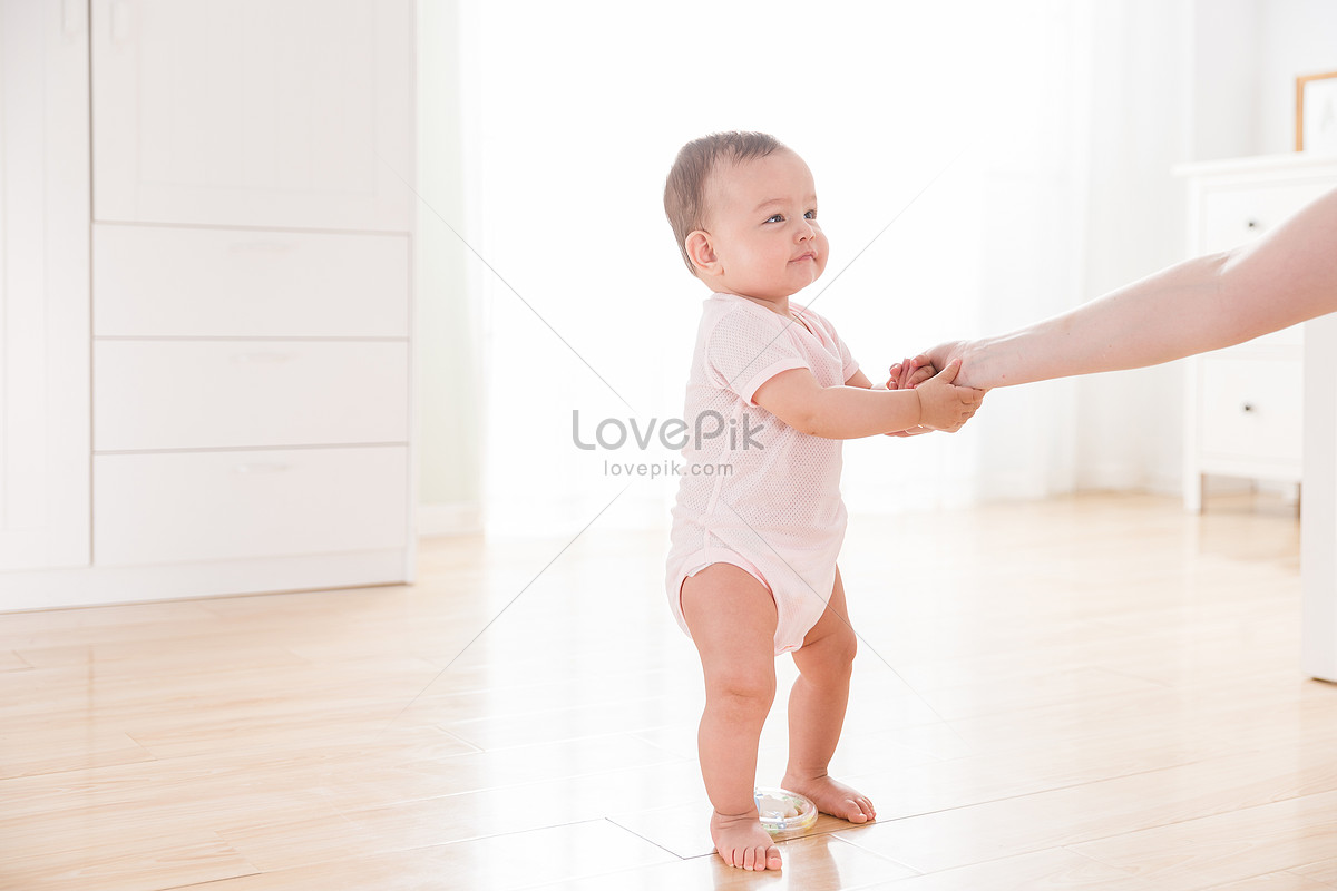 Фото детей стоя. Ребёнка стоя сису. Standing Baby War.