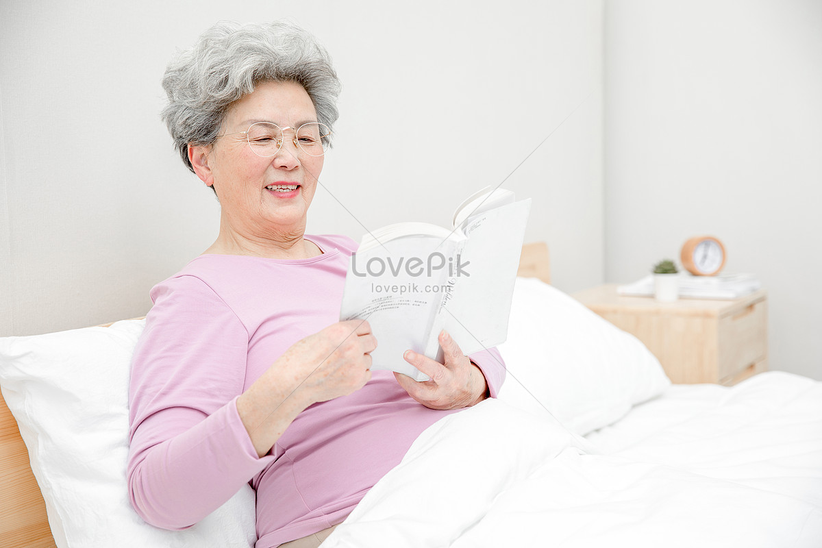 Old Man Reading A Book Picture And HD Photos | Free Download On Lovepik