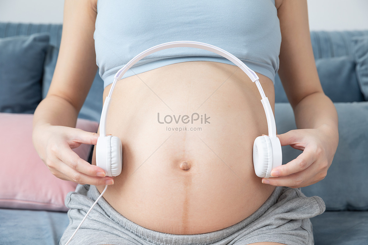 Музыка малышу в животике слушать. Прослушивание живота рукой. Прибор чтобы слушать живот беременной.