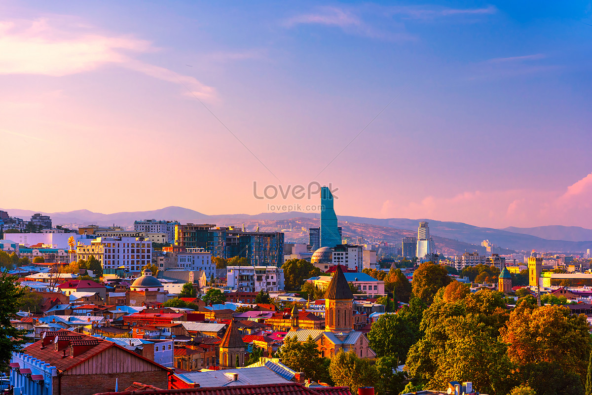 Hình ảnh về Tbilisi sẽ giúp bạn khám phá được vẻ đẹp lịch sử và đa dạng về văn hóa của thành phố này, cũng như đưa bạn đến những điểm đến du lịch tuyệt vời trong khu vực lân cận của Georgia.