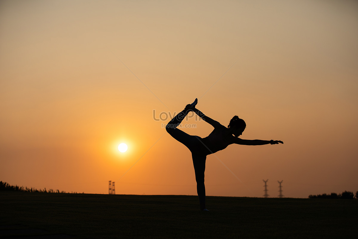 Poster Yoga women silhouette, working on poses at sunset - PIXERS.US