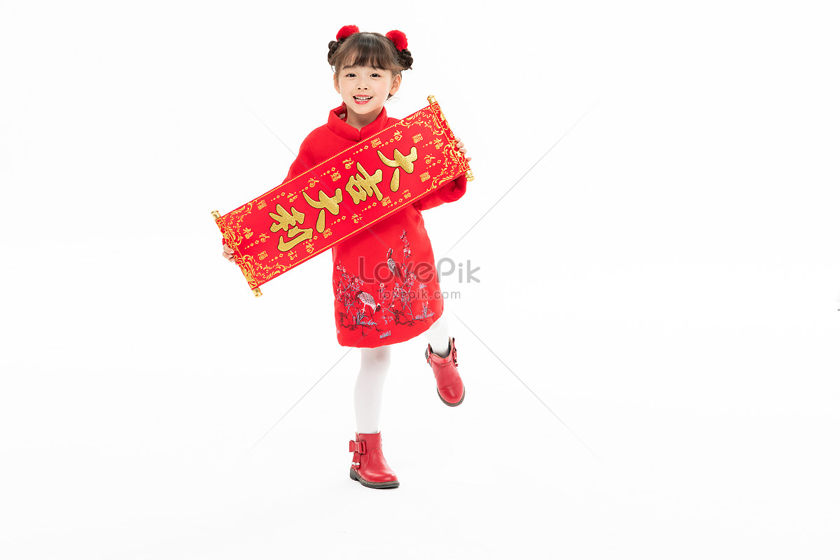 Cute Girl Holding Spring Couplet Picture And HD Photos | Free Download ...