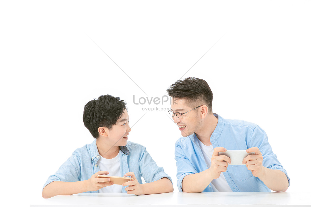 Father And Son Playing Mobile Games Together Picture And HD Photos | Free  Download On Lovepik