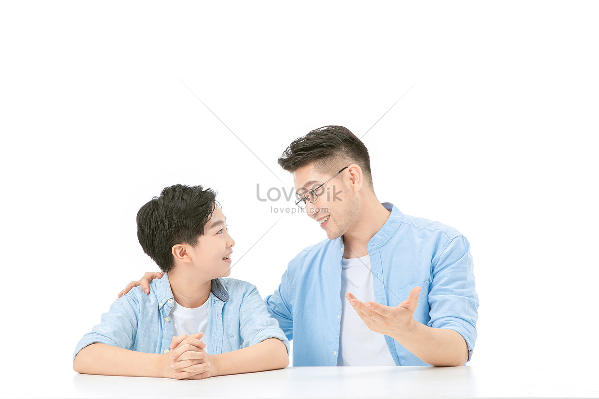Padre E Hijo Hablando Y Charlando Foto | Descarga Gratuita HD Imagen de  Foto - Lovepik