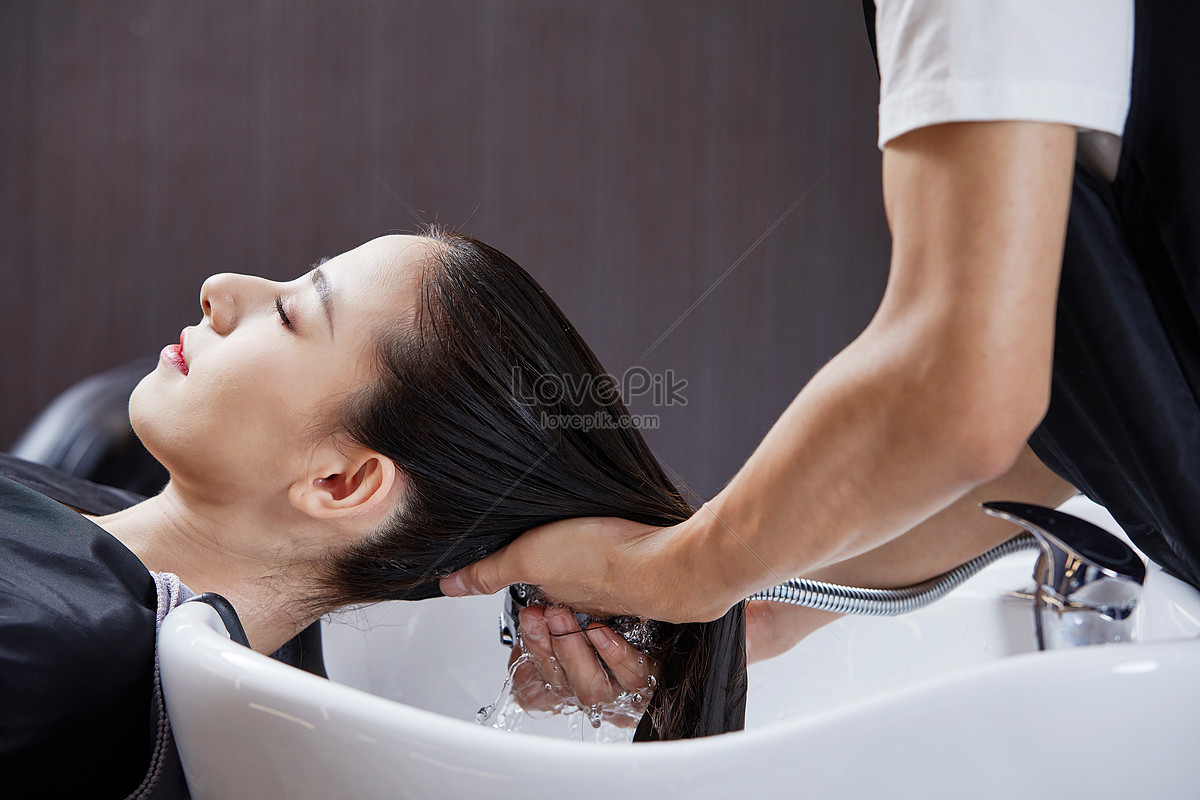 Female Customer Washing Hair Picture And HD Photos | Free Download On ...