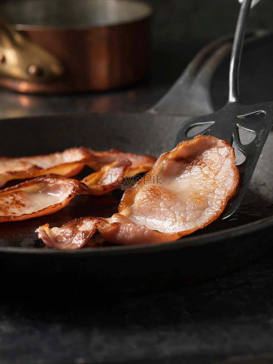 32,715 Bacon Frying Pan Royalty-Free Images, Stock Photos & Pictures